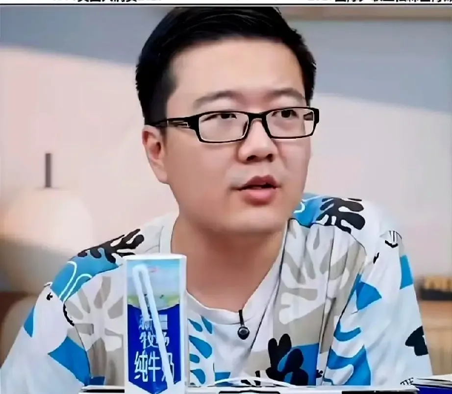 知名体育博主莱维最近对国乒未来走向的一段拆解，算是把教练组抽屉里的底牌给彻底掀了。核心就：男队和女队