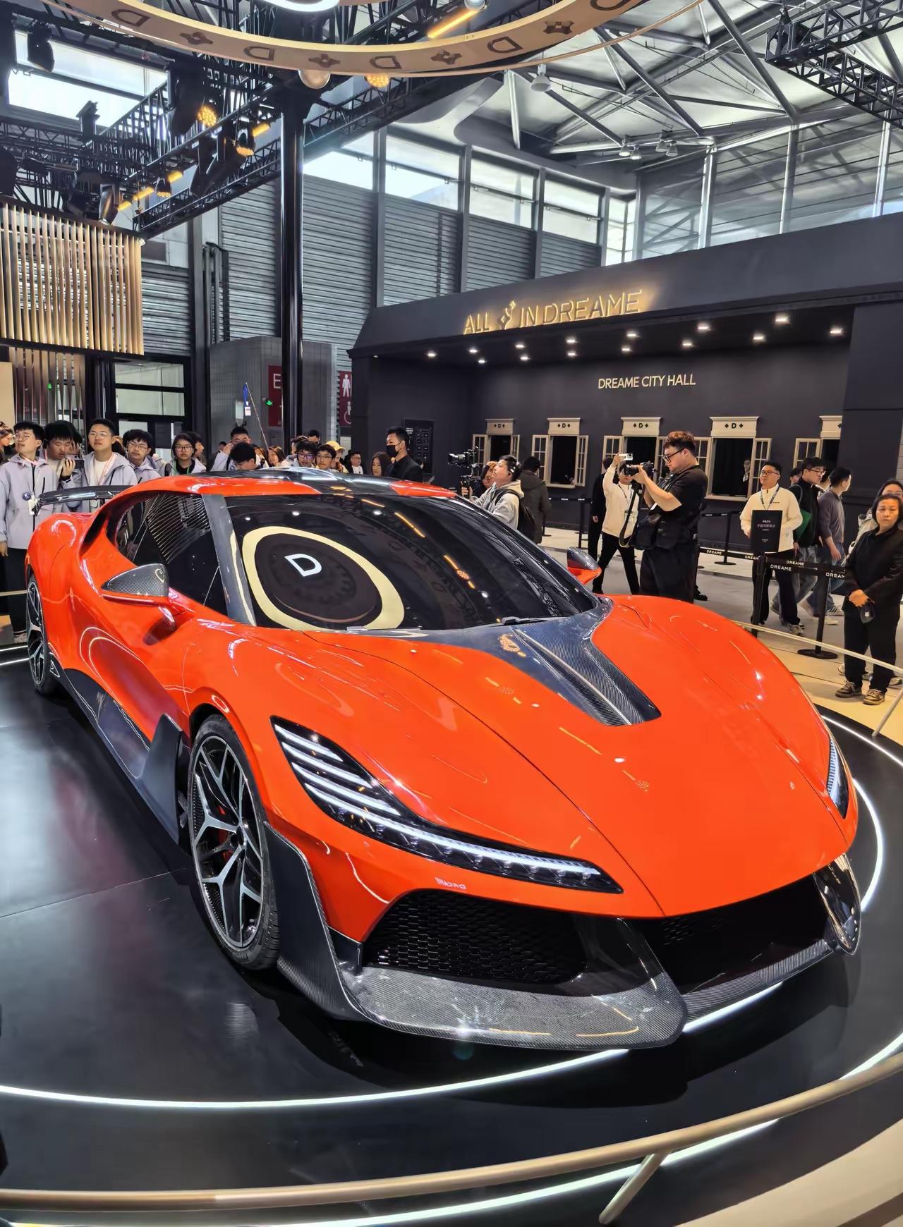 最近全网都在聊追觅，这家原本低调的公司突然火遍全国。追觅靠扫地机器人起家，主打