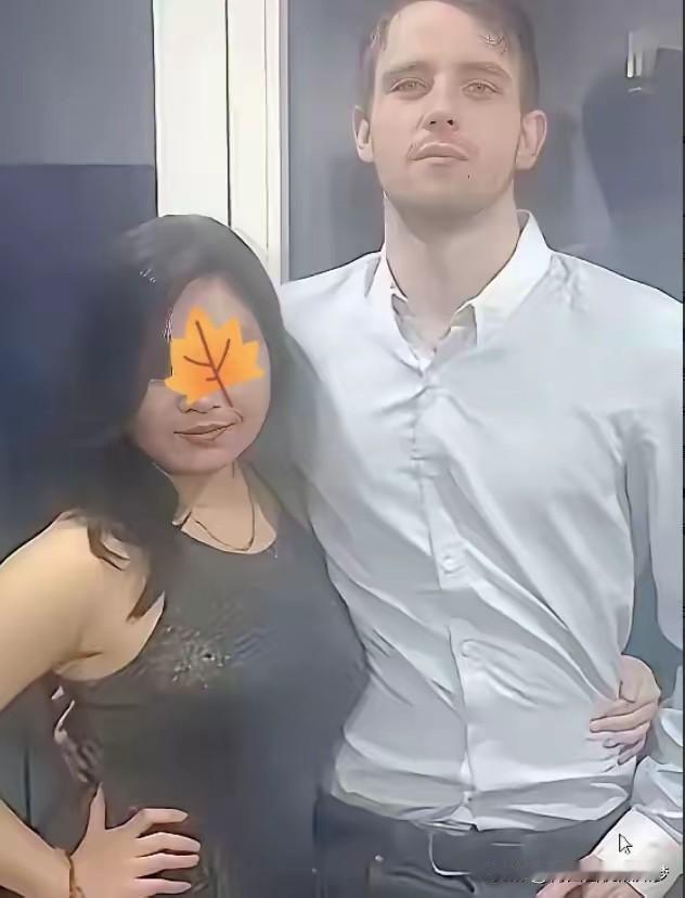 这个来自国内江苏南京的姑娘，叫毕习习，到英国留学，后来认识了一个英国男人，俩人开