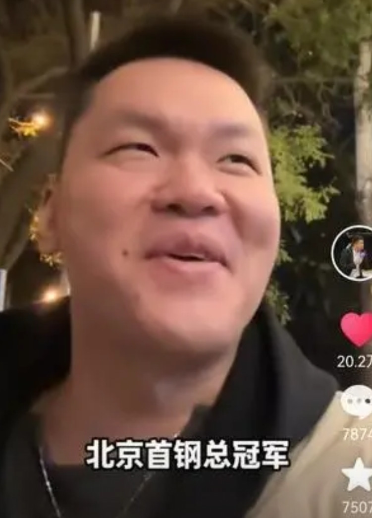 太搞笑了！朱芳雨竟然高喊北京首钢总冠军近日广东队总经理朱芳雨在北京出差，他在