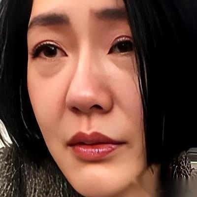 说真的，小S的眼泪，看得人有点尴尬。哭了好几次，又是要出书，又是上节目说“世界