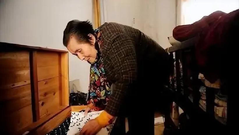 回到日本后，他第一时间否认了中国养母的养育之恩，这让李秀荣晚年的等待成了最扎心的