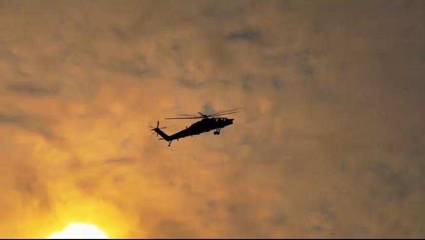 有网友拍到夕阳下的一架WZ-21。