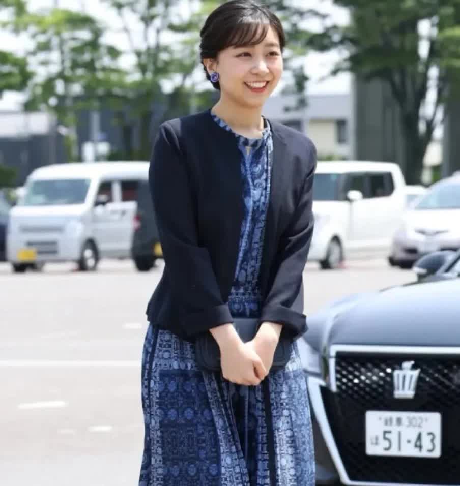 佳子公主通过穿着同款衣服祝福姐姐秋筱宫家的长女真子与小室圭结婚后不久便前
