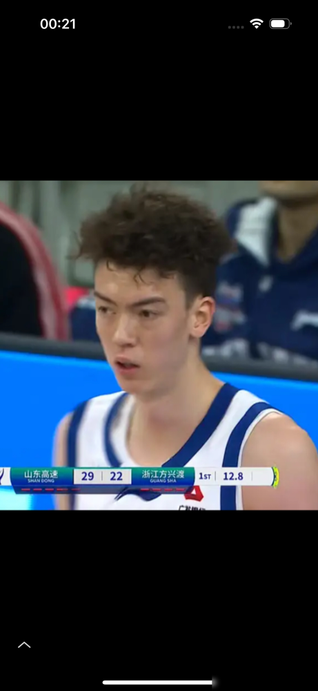 CBA最会“挖人”的总经理，一半人骂他，一半人爱他。刚签下的新疆新...