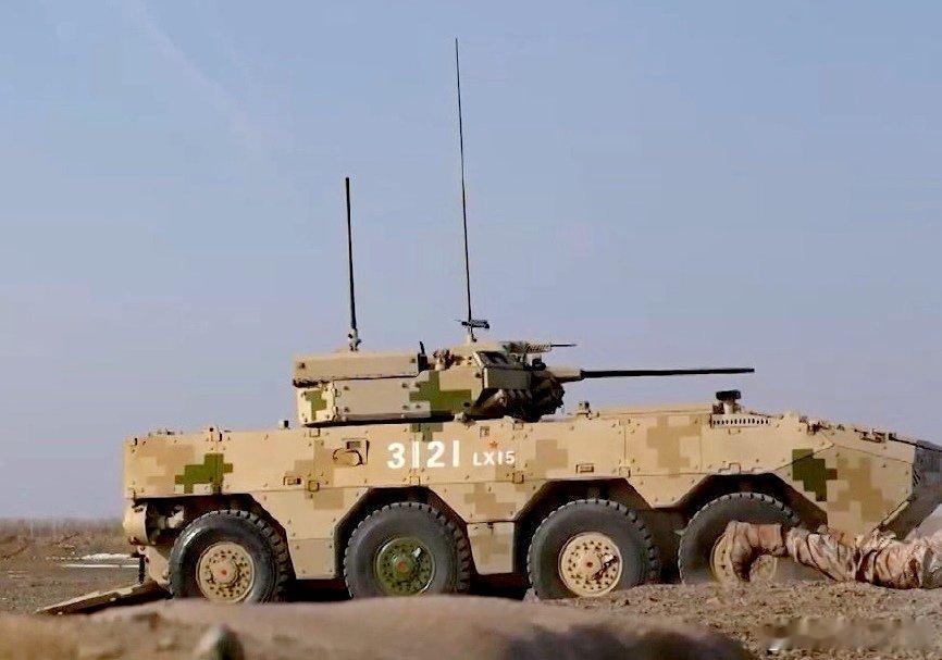 新轮战已实装！🔻外型低矮简约，设计一流。🔻似乎是目前我军装甲车辆中最大的尾跳