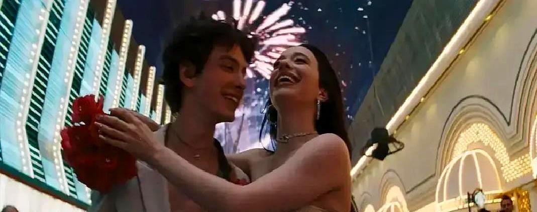 戛纳金棕榈？别扯了！你朋友圈里疯传的“烂片”《阿诺拉》，真面目比你想象的更脏