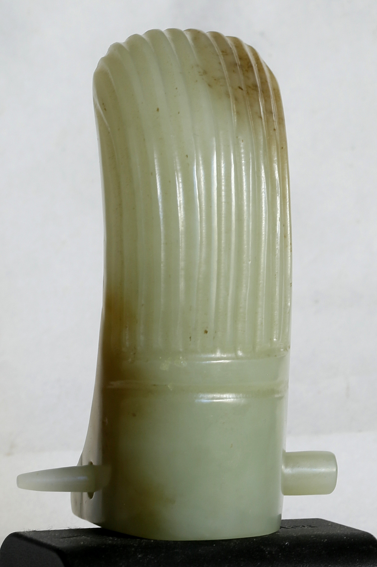 明.白玉钉簪九梁玉发冠一件尺寸：重106.4克，高85MM，宽32.7MM，