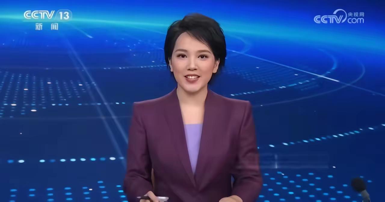 中央新主持人这气质，颜值，比老一代优秀的李红的颜值，气质更胜一筹。