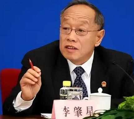 1990年，时任驻美大使李肇星在美国大学演讲时，被一老太太质问：你们为什么要侵略