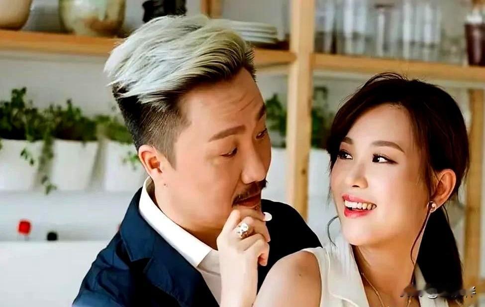 郑中基最近亮相惊呆众人整个人暴瘦一圈眼神疲惫昔日神采飞扬的港圈男神仿佛被抽空