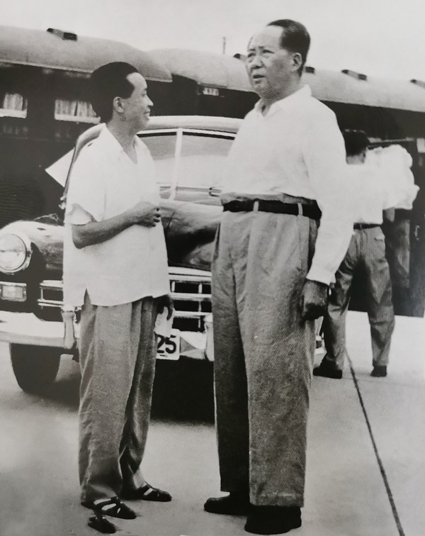 伟大领袖毛主席的记忆力有多么惊人？1953年，毛主席视察浙江，当时的浙江省委书记