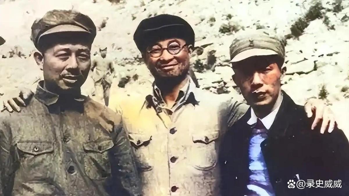 1946年的某天，一个年轻小伙敲开了陈赓妻子傅涯家的大门，傅涯刚开门，对方就开口