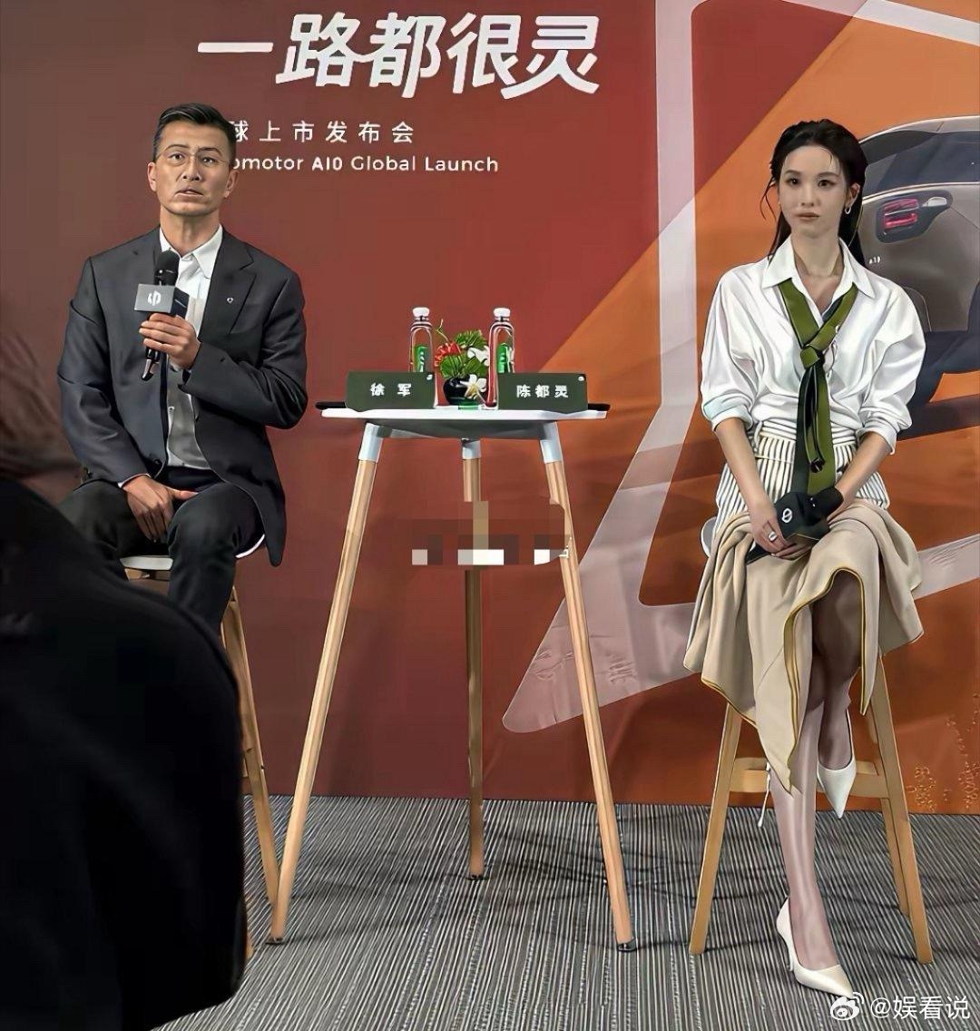 娱乐圈门槛不是谁都能踏进的，女明星的腿都很长，很细。