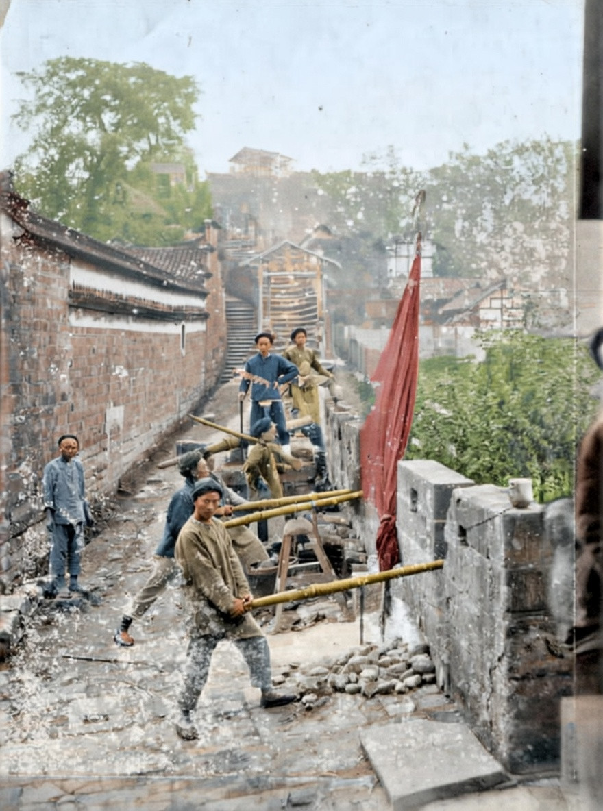 1911年，四川资州（今内江市资中县），美国传教士威尔逊·爱德华·满里拍摄的，记