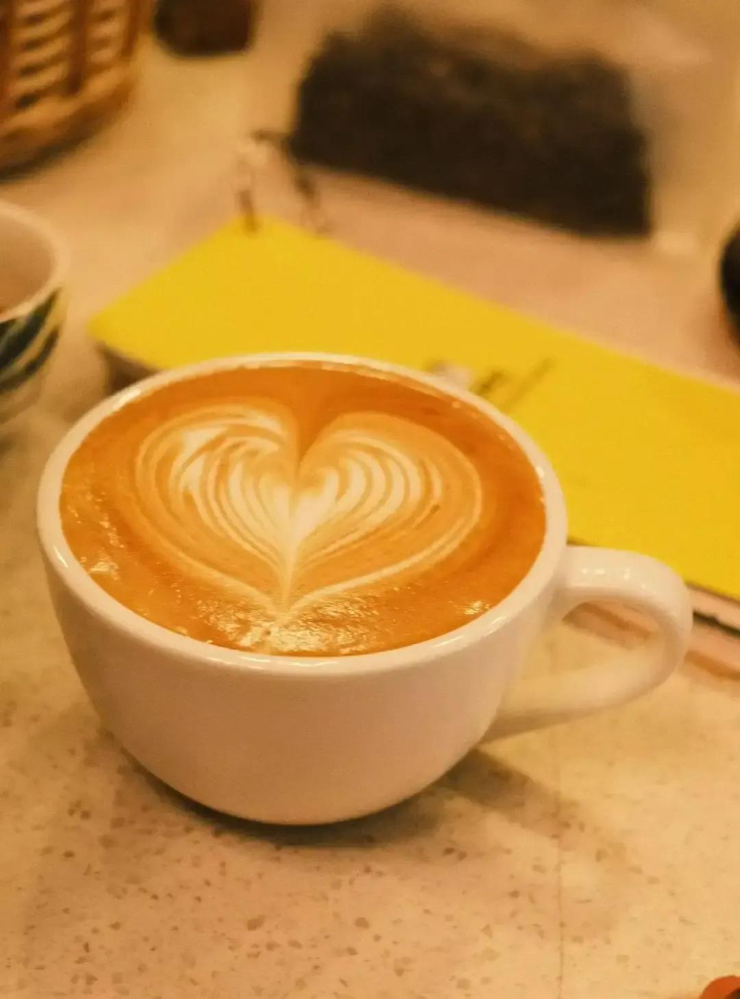 战友中午拍着桌子说朋友老婆因为老公打鼾就要离，太矫情，都过半辈子了忍忍得了。我