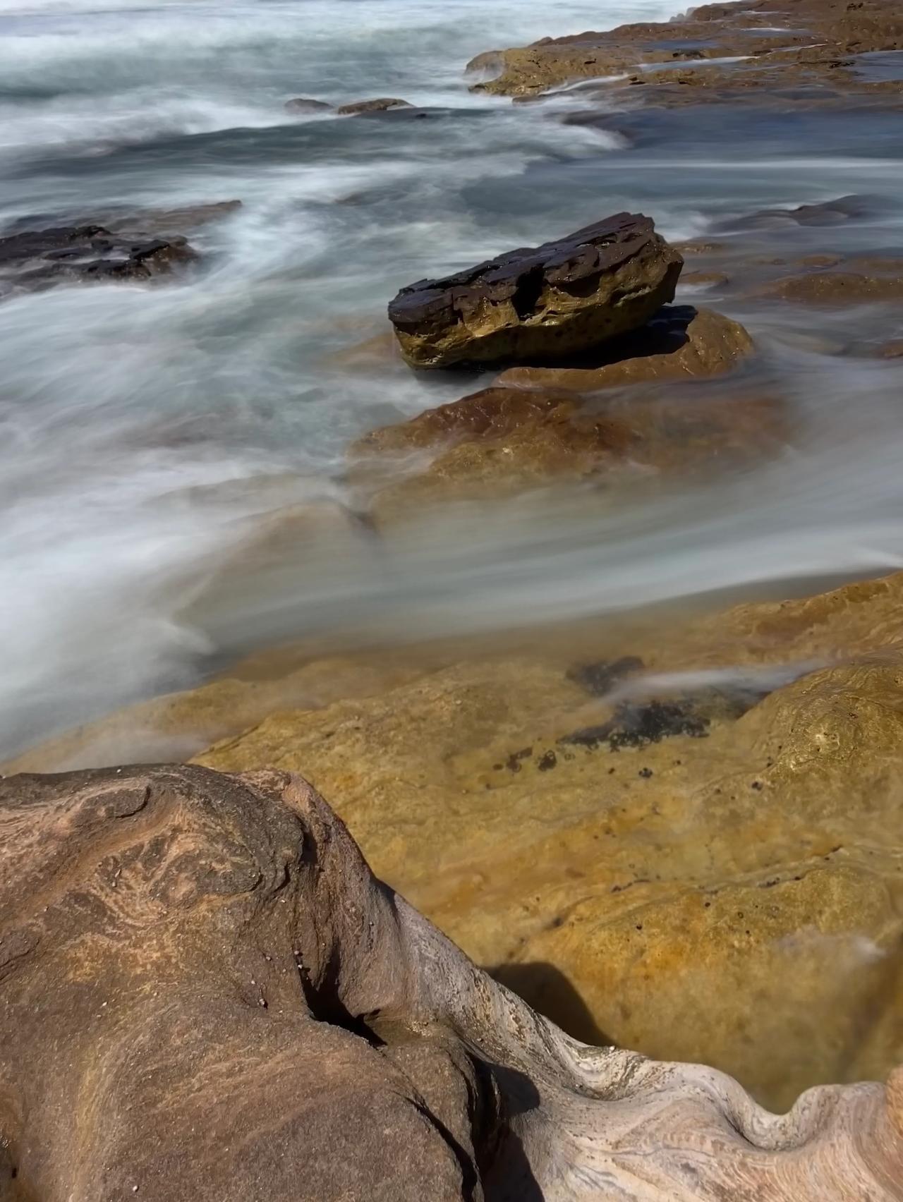 海边的风景，总是让人心旷神怡。特别是当你静下心来慢慢去体味的时候。放眼望去，