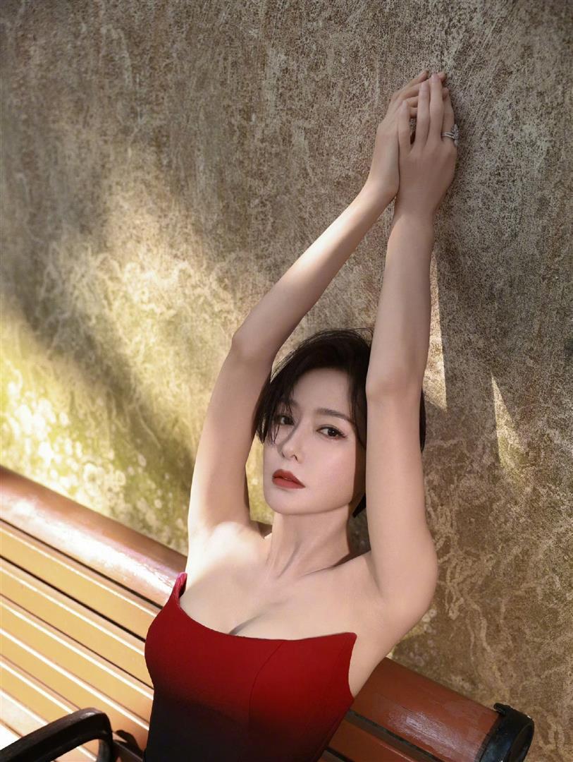 秦岚代言的比亚迪海豹08正式上市了，就像美女明星，很想要，实力又不允许咋办？你