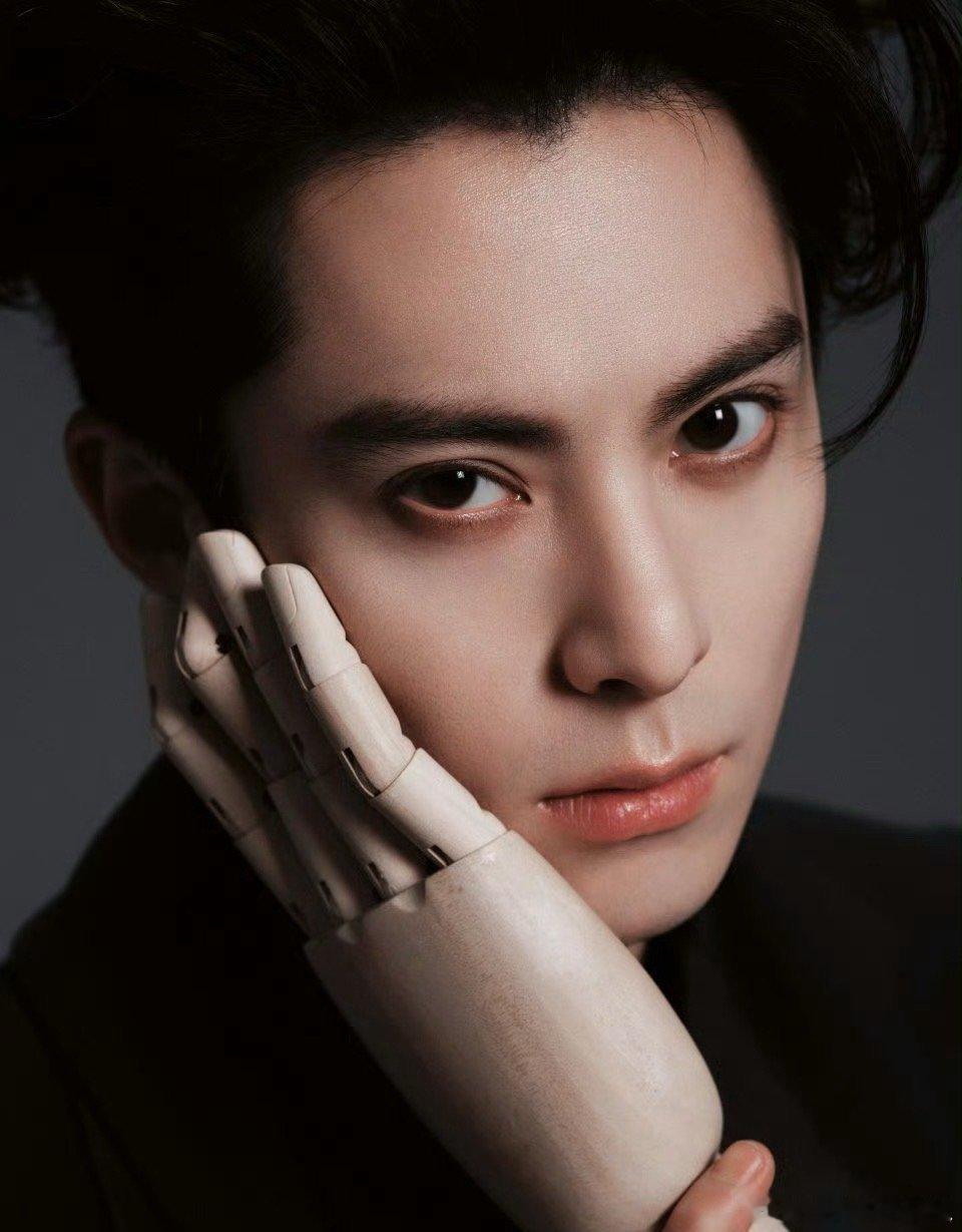 王鹤棣红毯造型，时尚感这东西…真老天赏饭吃​​​