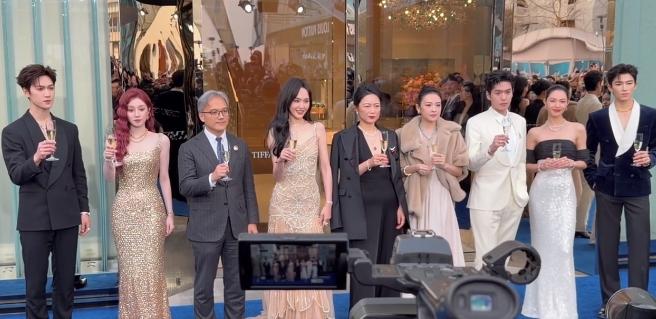 蒂芙尼代言人集体亮相三里屯开幕活动！蒂芙尼全球品牌代言人章子怡，中国品牌代言人