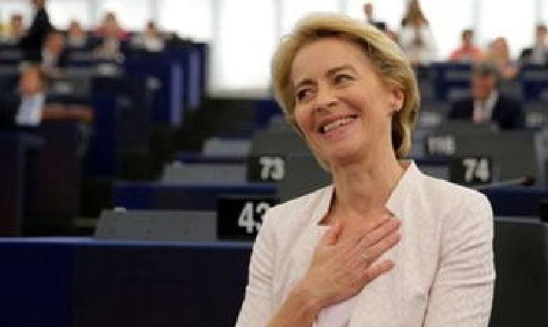 就在刚刚波兰议员布劳恩突然宣布了要在全会当场对冯德莱恩进行强烈质询。