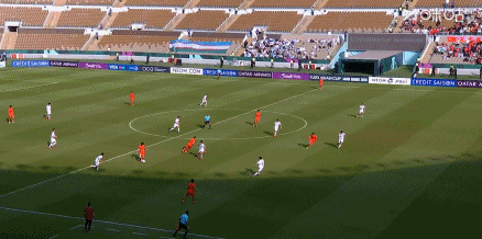 拜合拉木漂亮的倒钩射门，国足U23下半场一开场准备先发制人奏效了，国足边路找到空