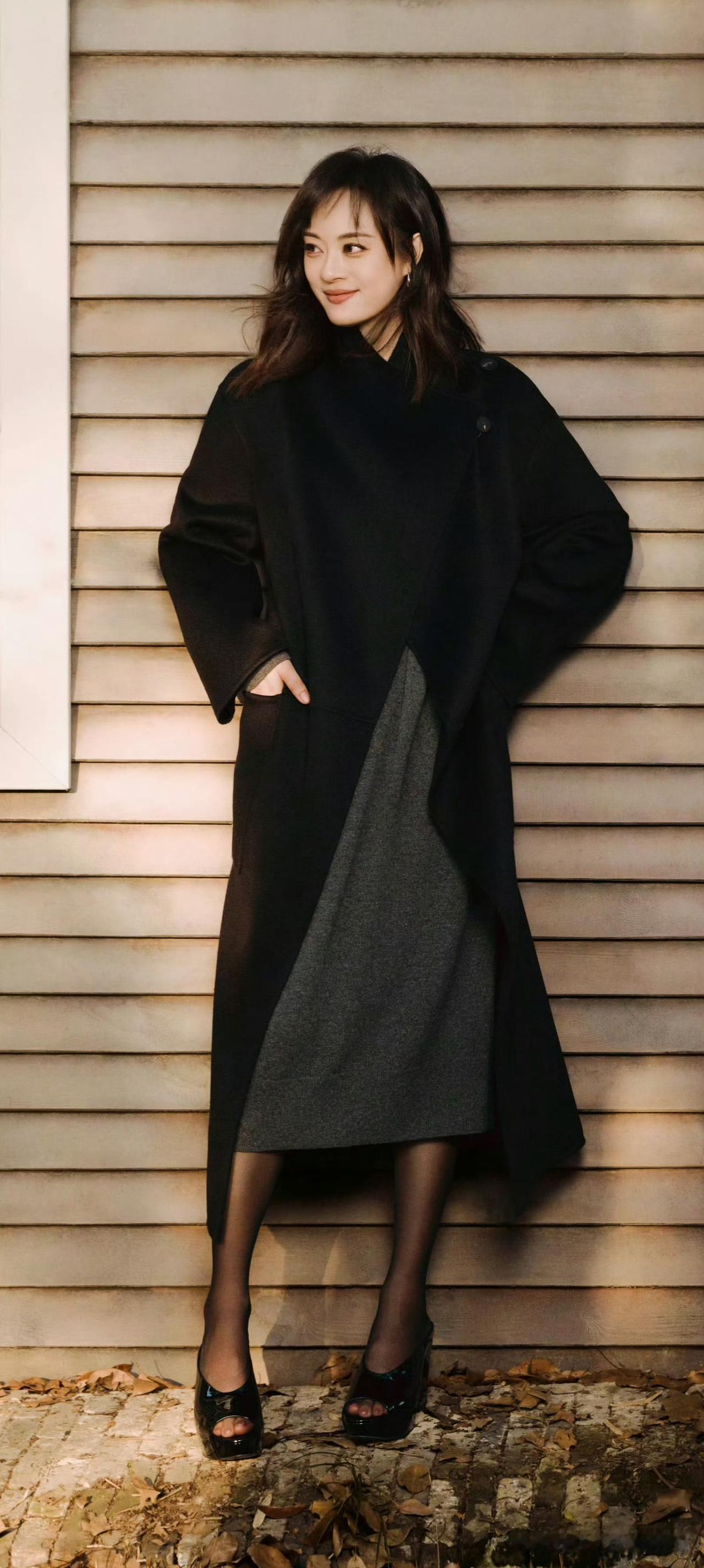 孙俪这组图状态也太好了吧！果然“娘娘”的养生法则不是白来的，连穿袜子这种小细节