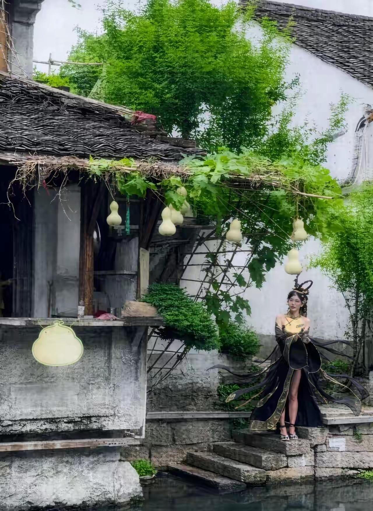 完了，绍兴爷爷种下的七个葫芦估计要保不住了，蛇精来了[捂脸哭]
