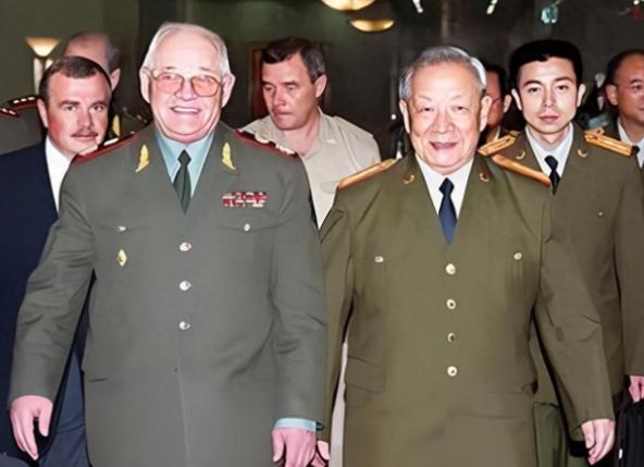1996年，志愿军老兵迟浩田参观美军基地，被美方轻视，他直接给美军露了一手，震惊