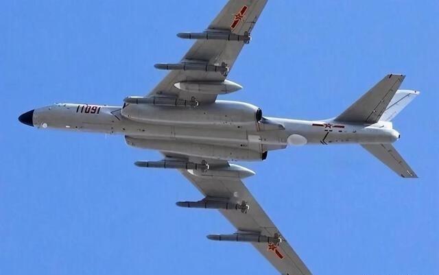 为何中国反复升级轰六轰炸机群？因为说白了，压根就是歪打正着，本来是技术不够，结果