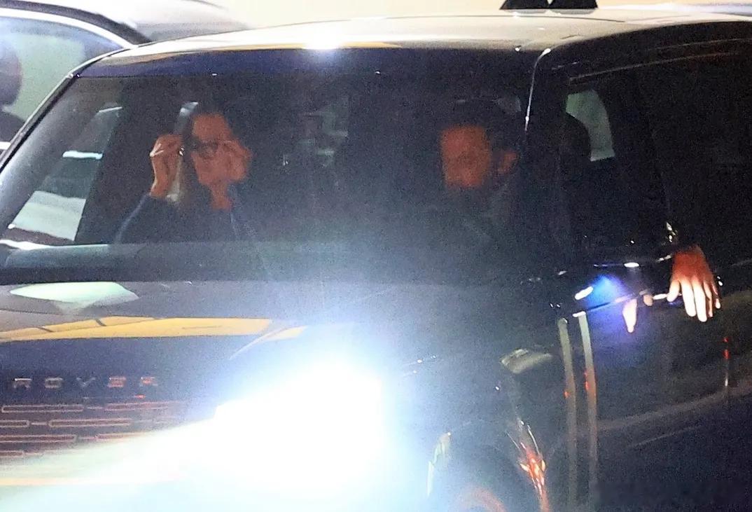 Jennifergarner詹妮弗加纳和前夫BenAffleck在洛杉矶外出