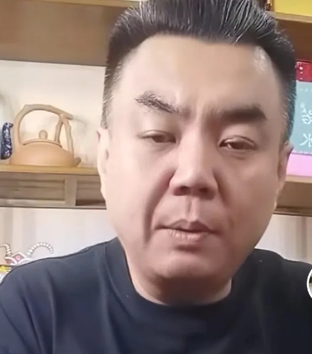 张伯鑫直播官宣，候耀华助力高兴社商演最近啊，相声圈里发生了一件挺值得说道的事儿