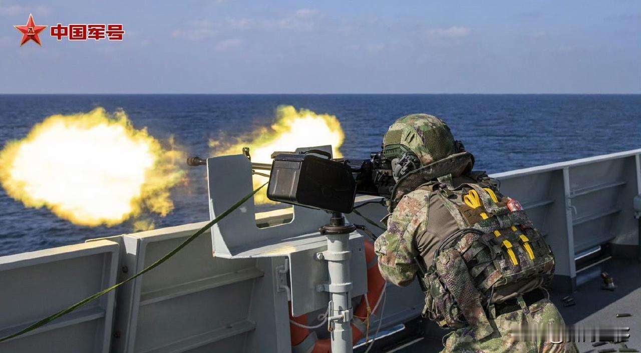 海军陆战队的装备越来越牛叉，带瞄准镜191步枪，单兵夜视仪，单兵通讯耳机，高切盔