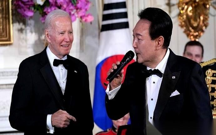 我勒个去，这手操作真的给我看愣了。美国船来我们港口，得额外交一笔“特别港务费”