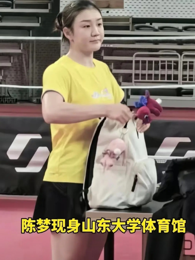 陈梦在山东大学体育馆训练，状态特别好就是有点胖了。陈梦代表山东省参加全运会，网