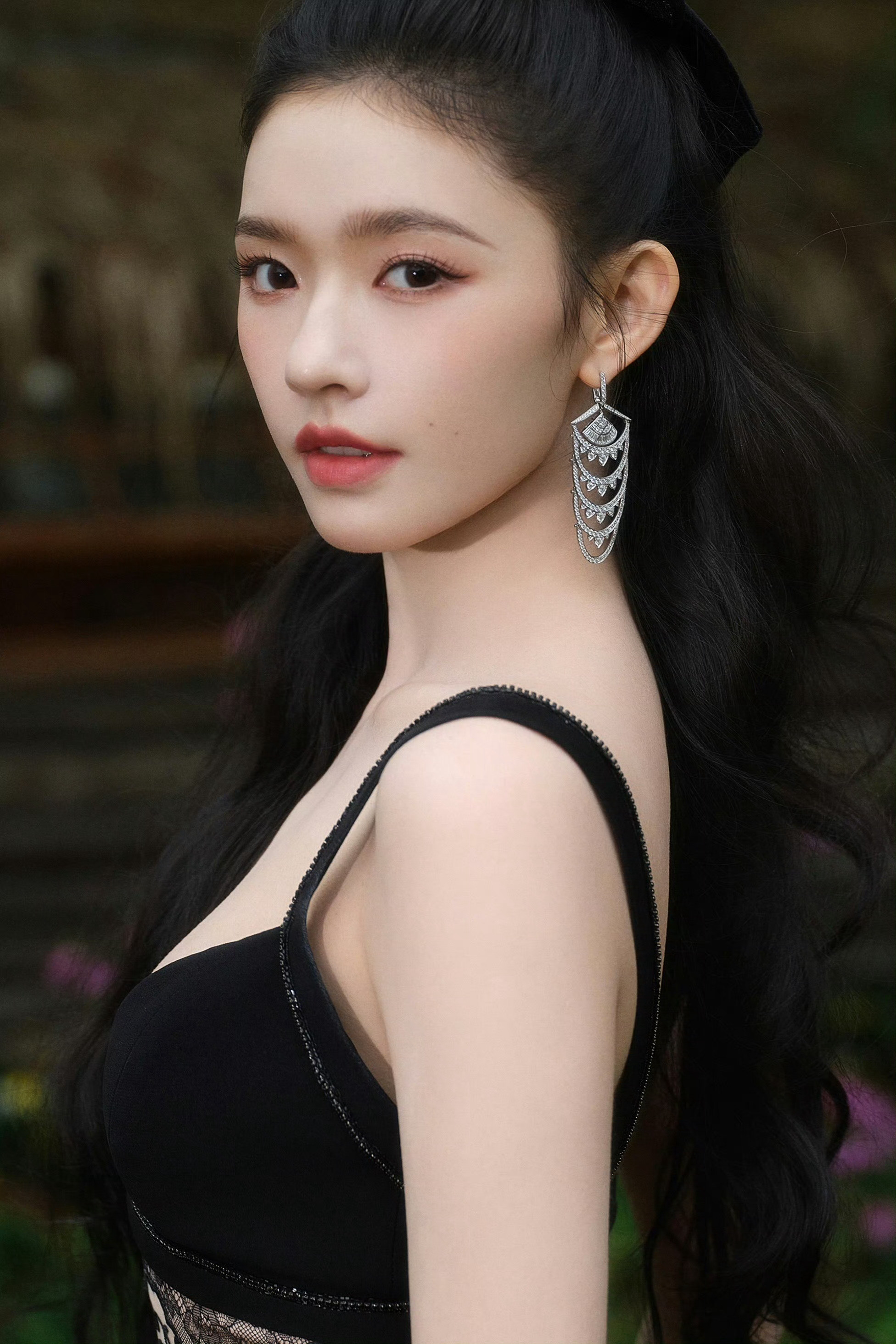 林允为收信差点摔了林允真的好真诚！！不得不说现代古装都好漂亮！！就喜欢服美役的女