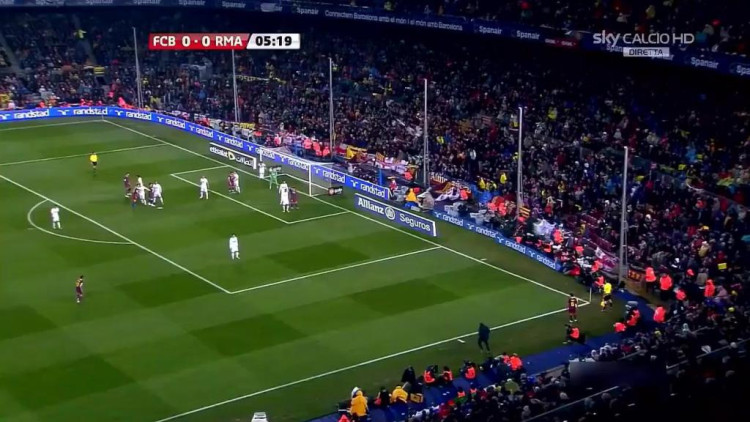 梅西的射门有多牛！逆天弧线无进球版也能做5分钟