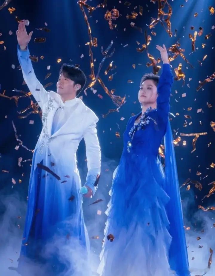 1.邓超对鹿晗十分真心，即便鹿晗口碑与人设翻车，邓超依旧照常与其往来相处，他之