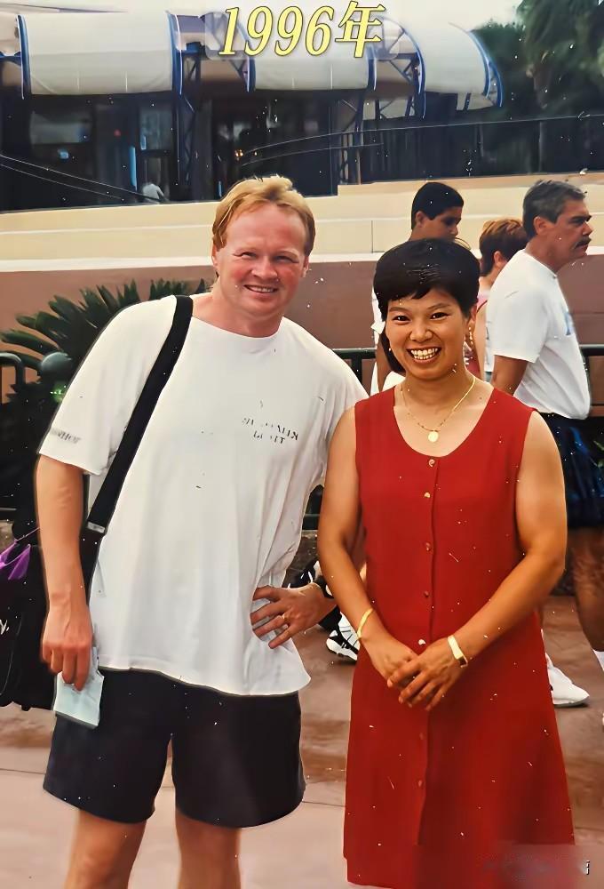 倪夏莲已经认识老外丈夫30年了。这事还得从1989年说起，当时因为在国内发展
