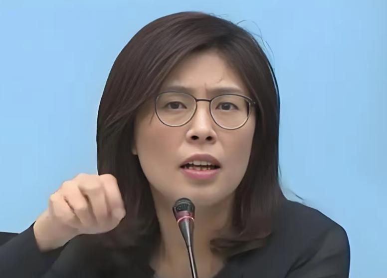 国台办选择冷处理郑丽文事件，核心原因在于其言行严重背离两岸交流的真诚原则，是对“