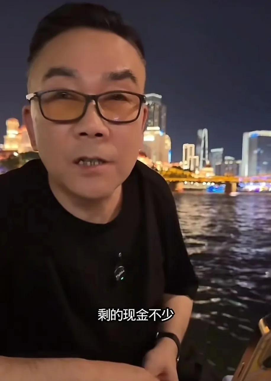 杨议直播怒怼黑粉：“老爷子去世留了4个亿的遗产，我们兄弟4个人，刚好1人1个亿，