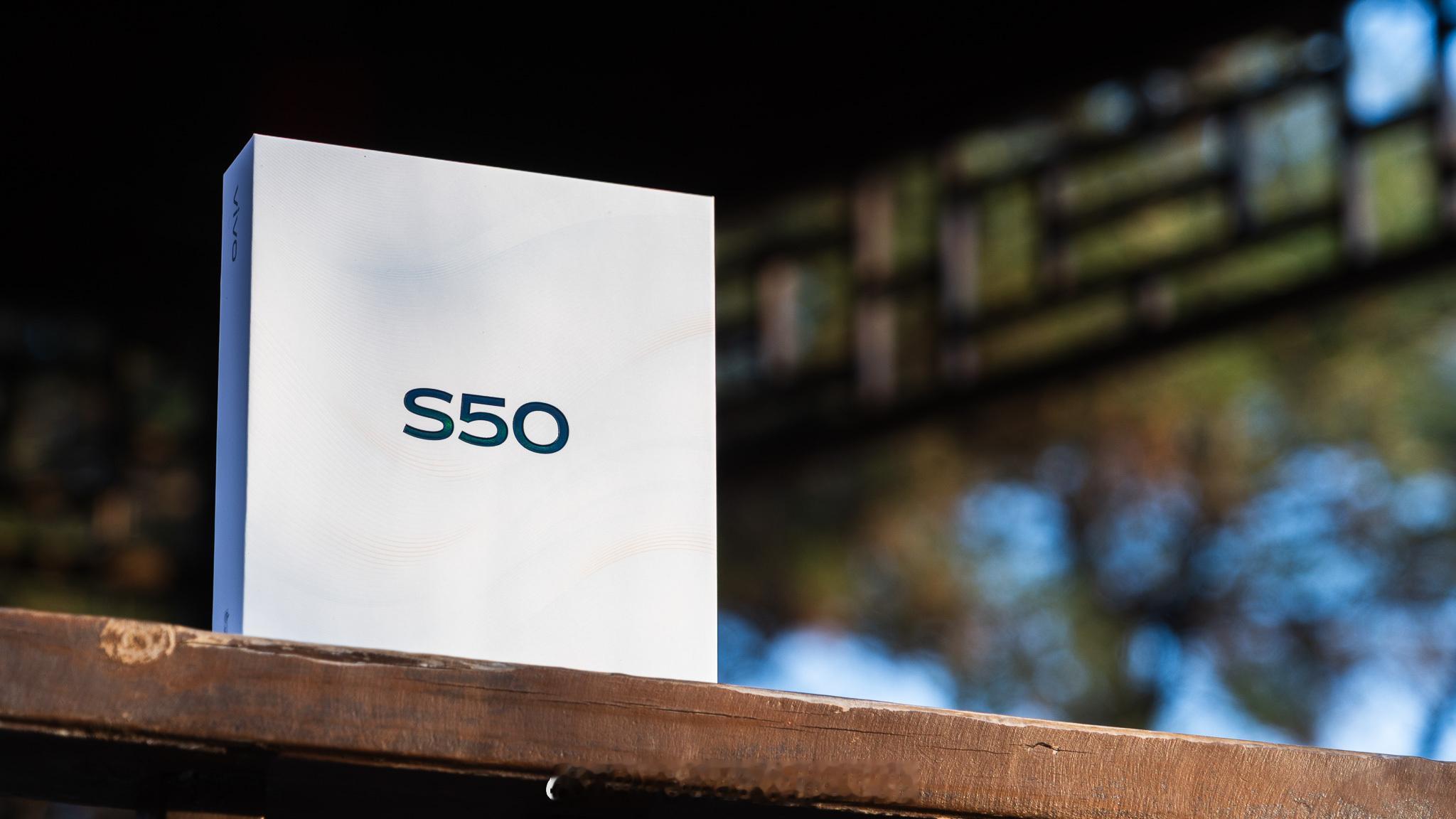 看过了vivoS50的经典配色『独白』，再来看看『悠悠蓝』配色的S50