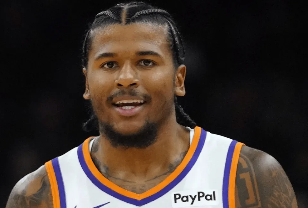 NBA常规赛，太阳主场120-98战胜猛龙。全场比赛，太阳球员杰伦-格林首发出