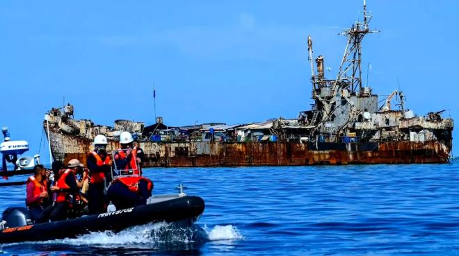 趴在仁爱礁9000多天的菲方破军舰，如今看来彻底拖不走了！补给斗法越闹越丢脸，南