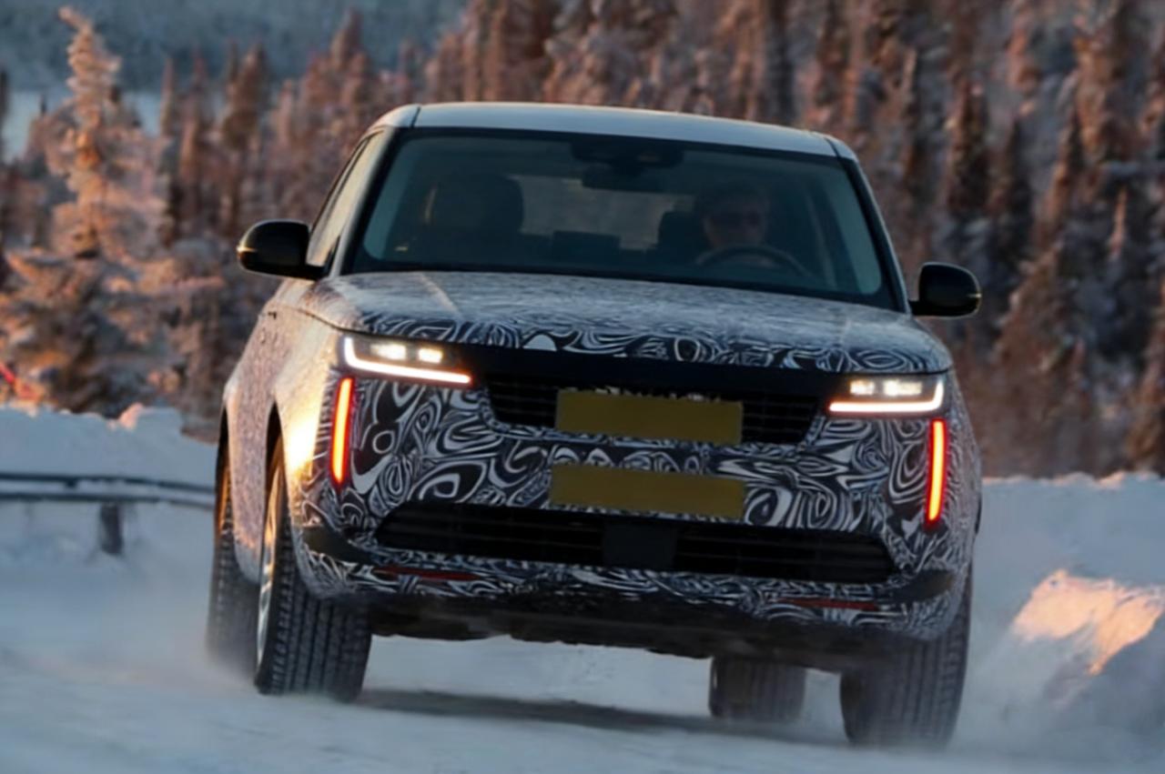 路虎揽胜中期改款路测图曝光大灯变圆润了预计三种动力选择外观，前脸大灯看