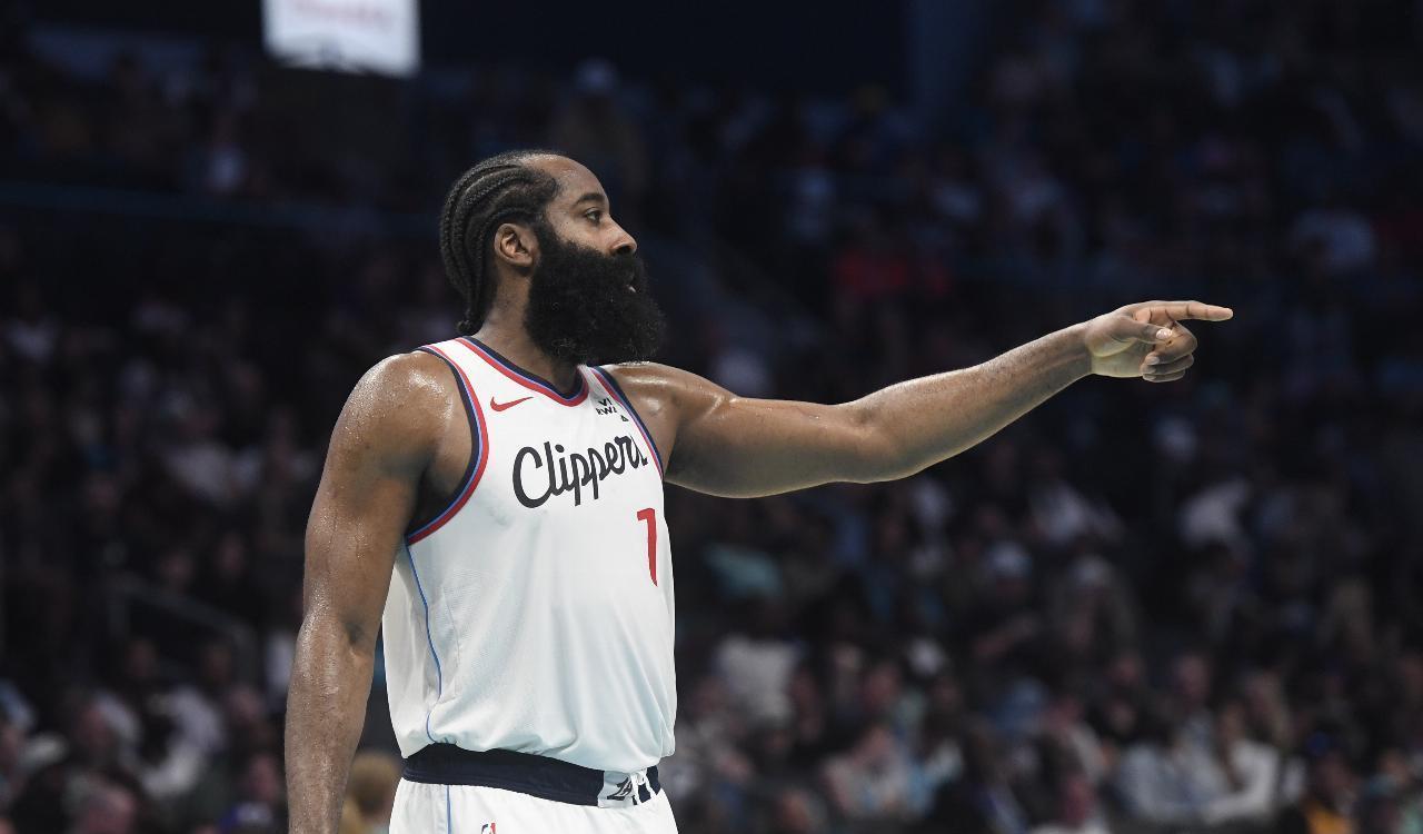 哈登也不满？美媒报道：关于球队裁掉保罗哈登也感到不满，离队情绪越来越高，哈登可能