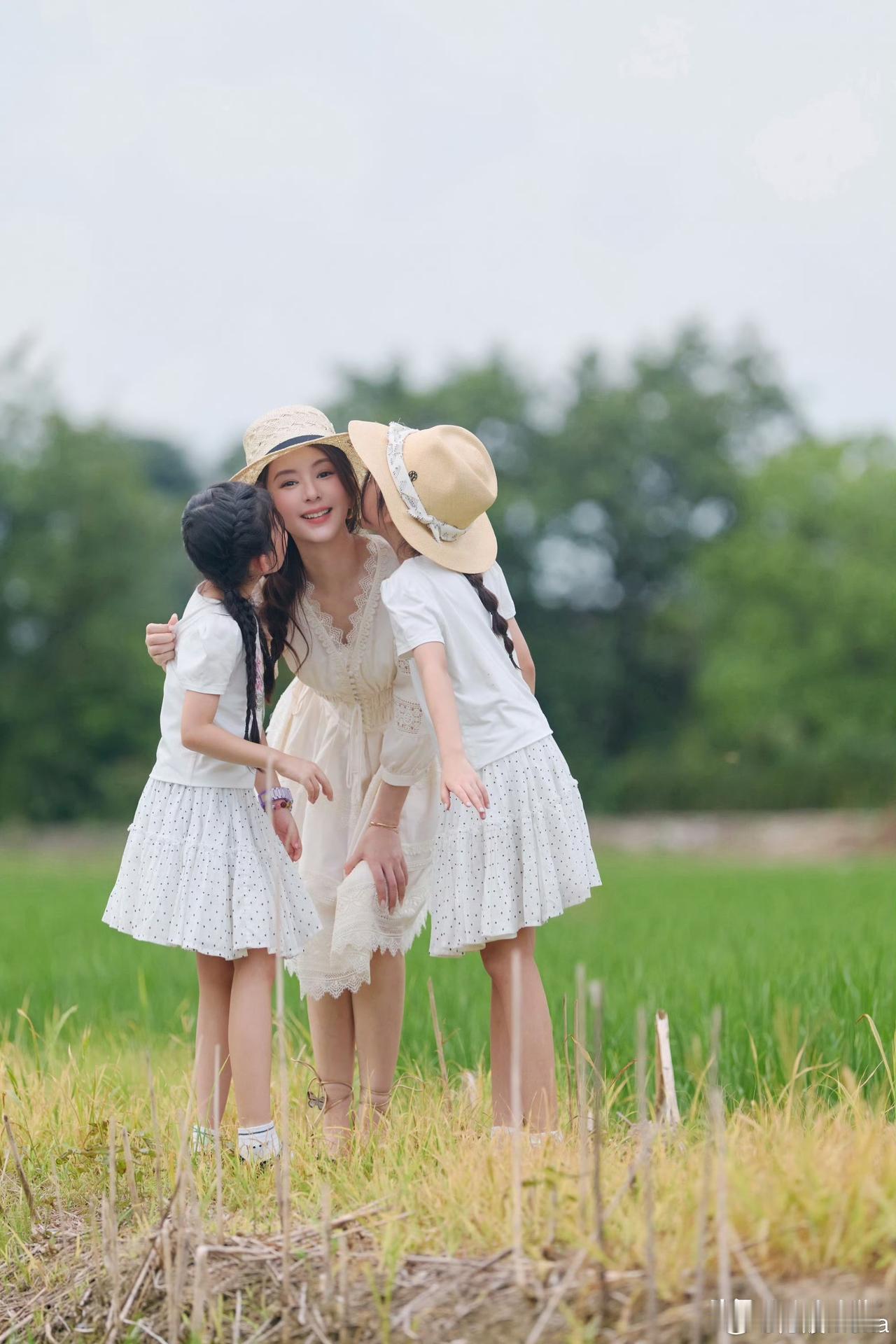 方媛，引发热议。7月29日，39岁的方媛，冲上热搜，这一次，她不再走名媛风，