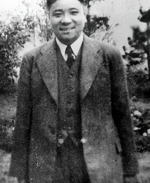 1939年，中共情报人员袁殊被76号抓获，特务要他招供，谁知袁殊却一点都不慌：“