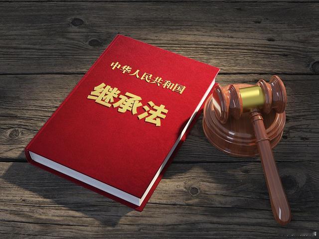 年轻人没钱收入低，但以后继承财产会很富，可提前发钱，让预期变好1.现在有一个现