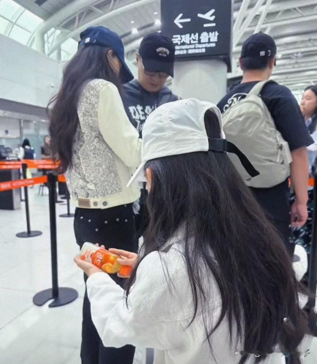 好甜！汪峰和森林北抱在一起，难舍难分！10月15日，汪峰和女友森林北登上热搜